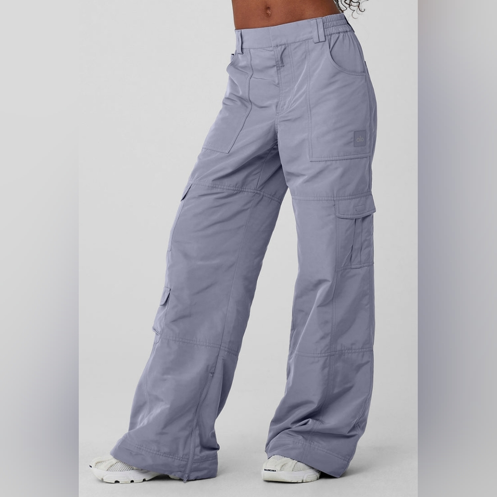 ALO Yoga High-Waist Ski-Moto Puffer Pant in Fog Size Medium